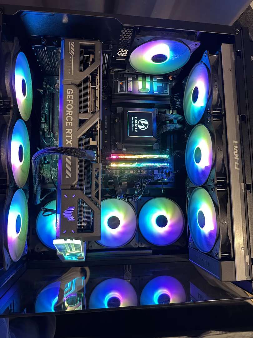World's First TUF RTX 5090 Review: 300+ FPS in Cyberpunk 2077 & Ultimate Gaming Performance